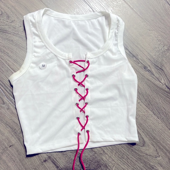 Lace Up Front Crop Tank Top - Picture 5 of 10